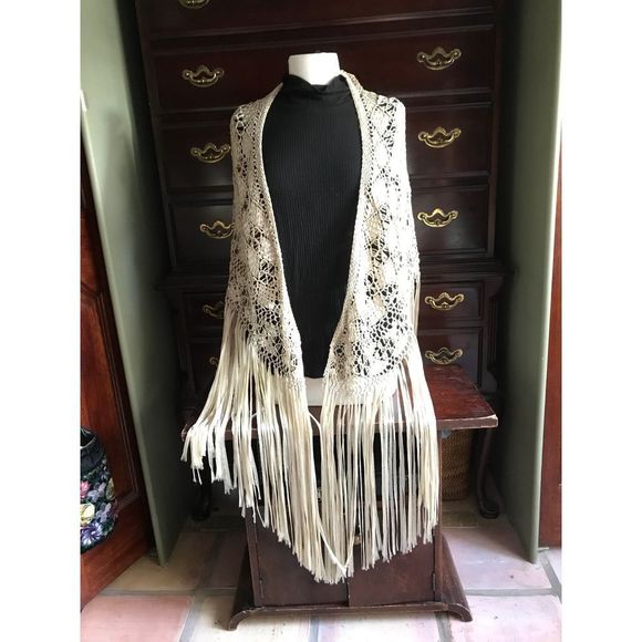 Wrap, Vintage Ivory/Peach 1990s Silk Macreme Shawl with long Fringe - Picture 9 of 10